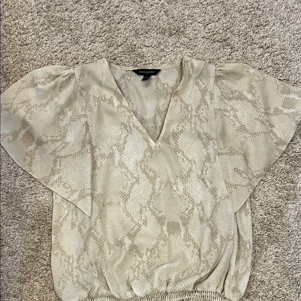 LAST CALL MAKE AN OFFER! Banana Republic Blouse